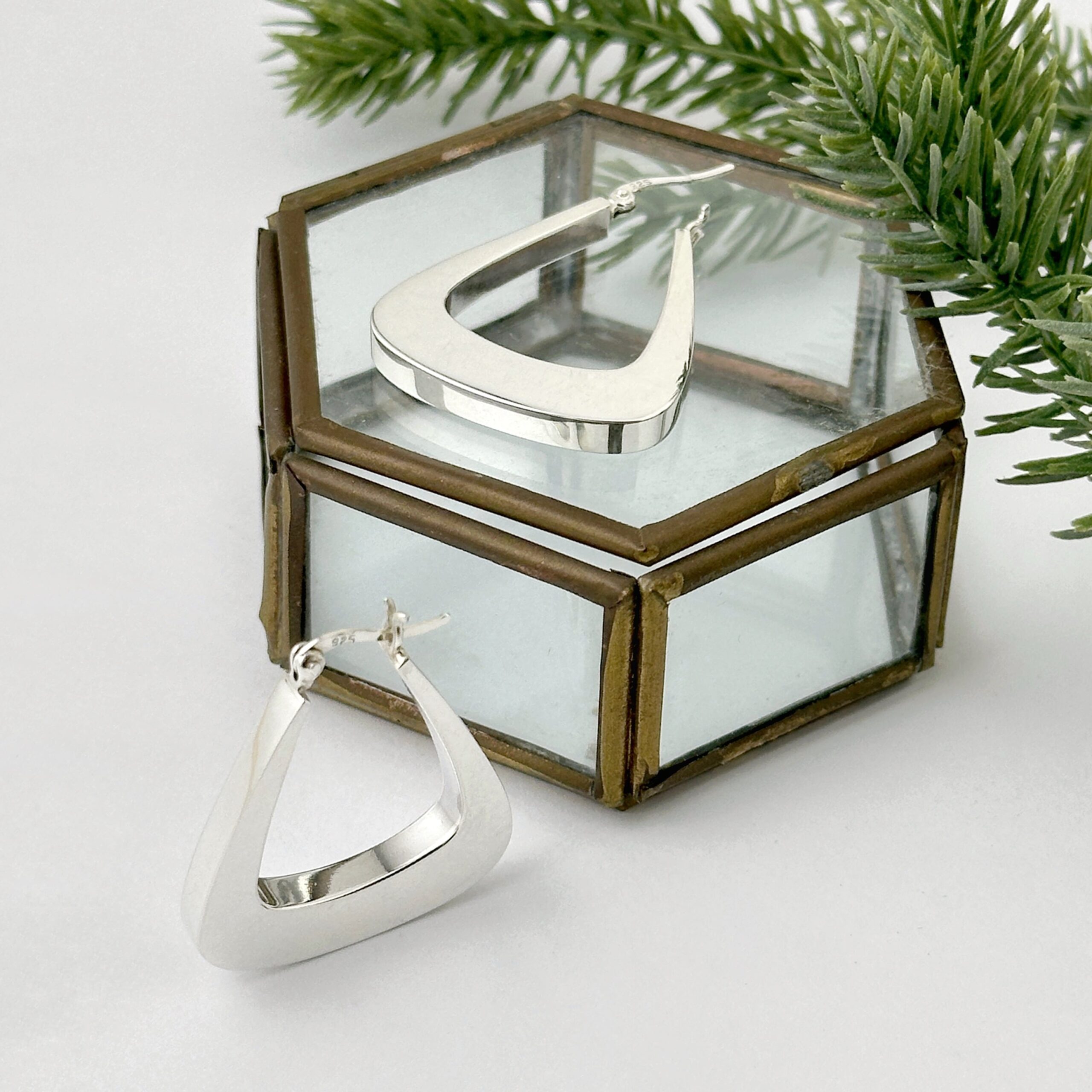 ボリューム トライアングル フープピアス リトルラグーン鎌倉