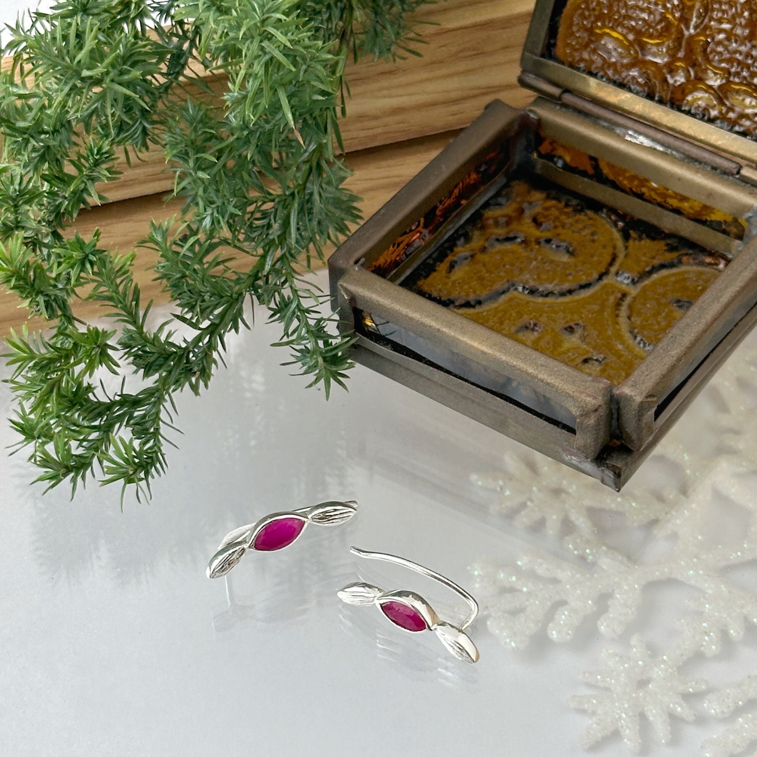 ピンク ジェード マーキス ライン ピアス リトルラグーン鎌倉