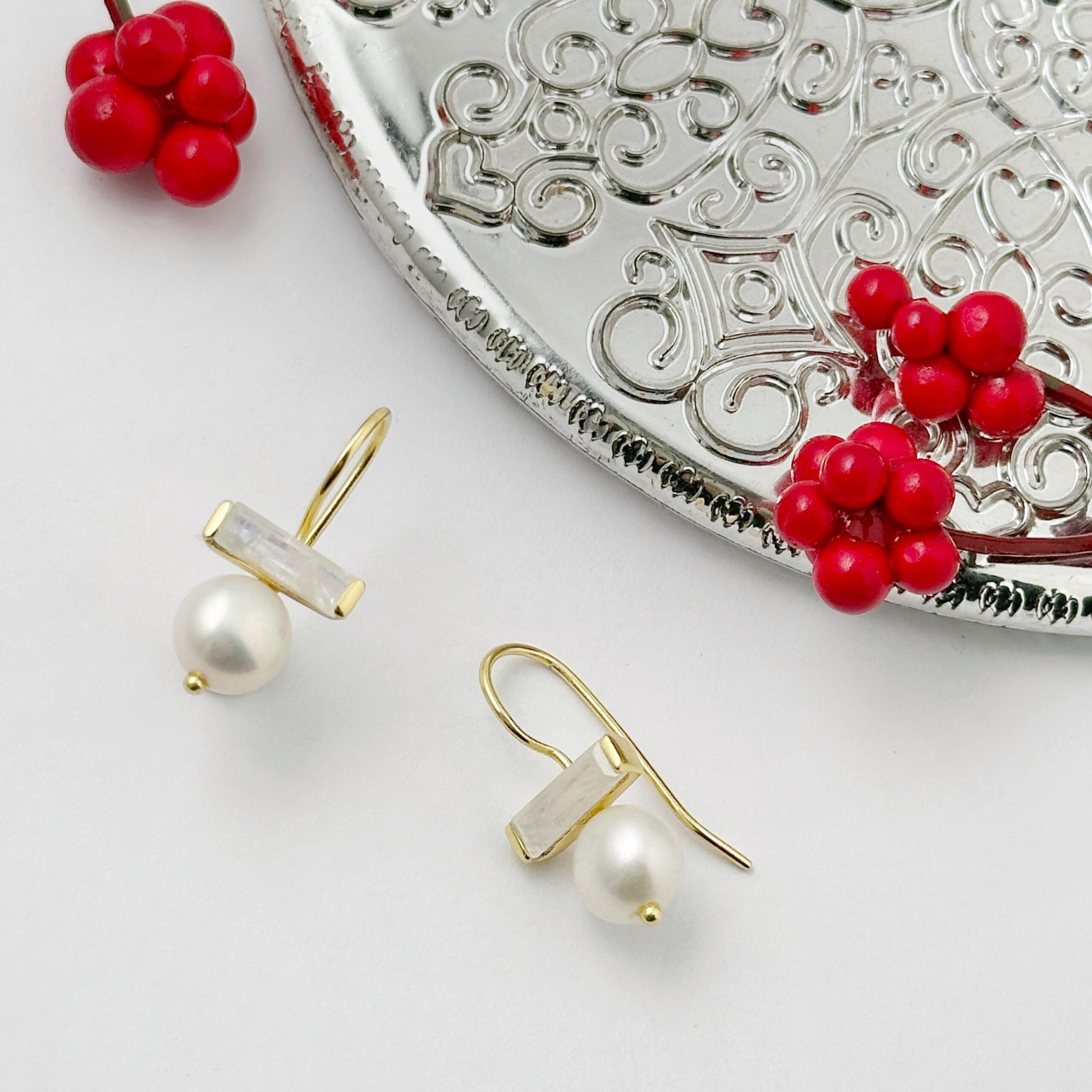 Lagoon Original Gold Coating レインボー ムーン ストーン / パール ホワイト グラデーション ピアス リトルラグーン鎌倉