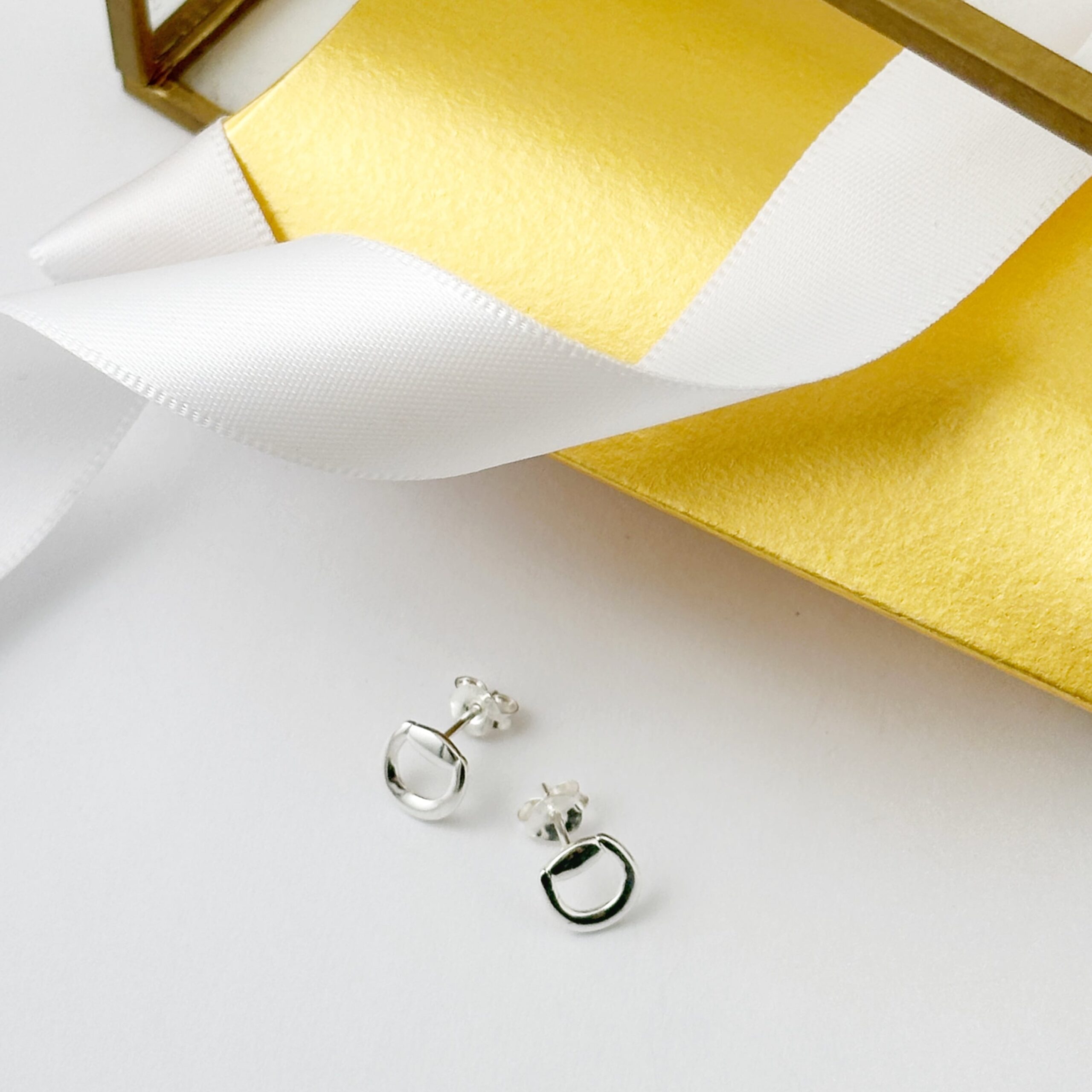 シルバー あぶみ/鎧 馬蹄 スタッド ピアス　リトルラグーン鎌倉