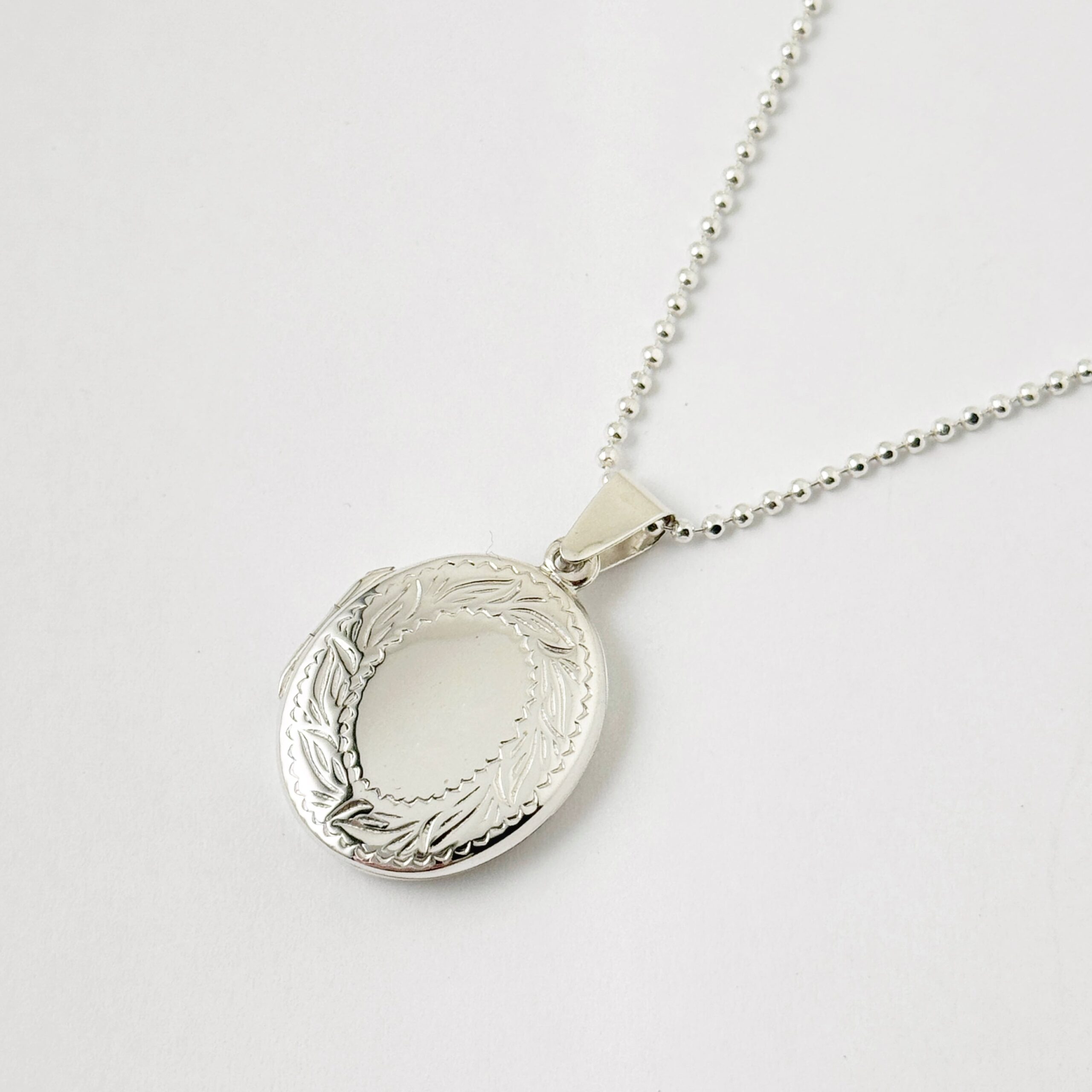 オーバルリース柄ロケットペンダント リトルラグーン鎌倉