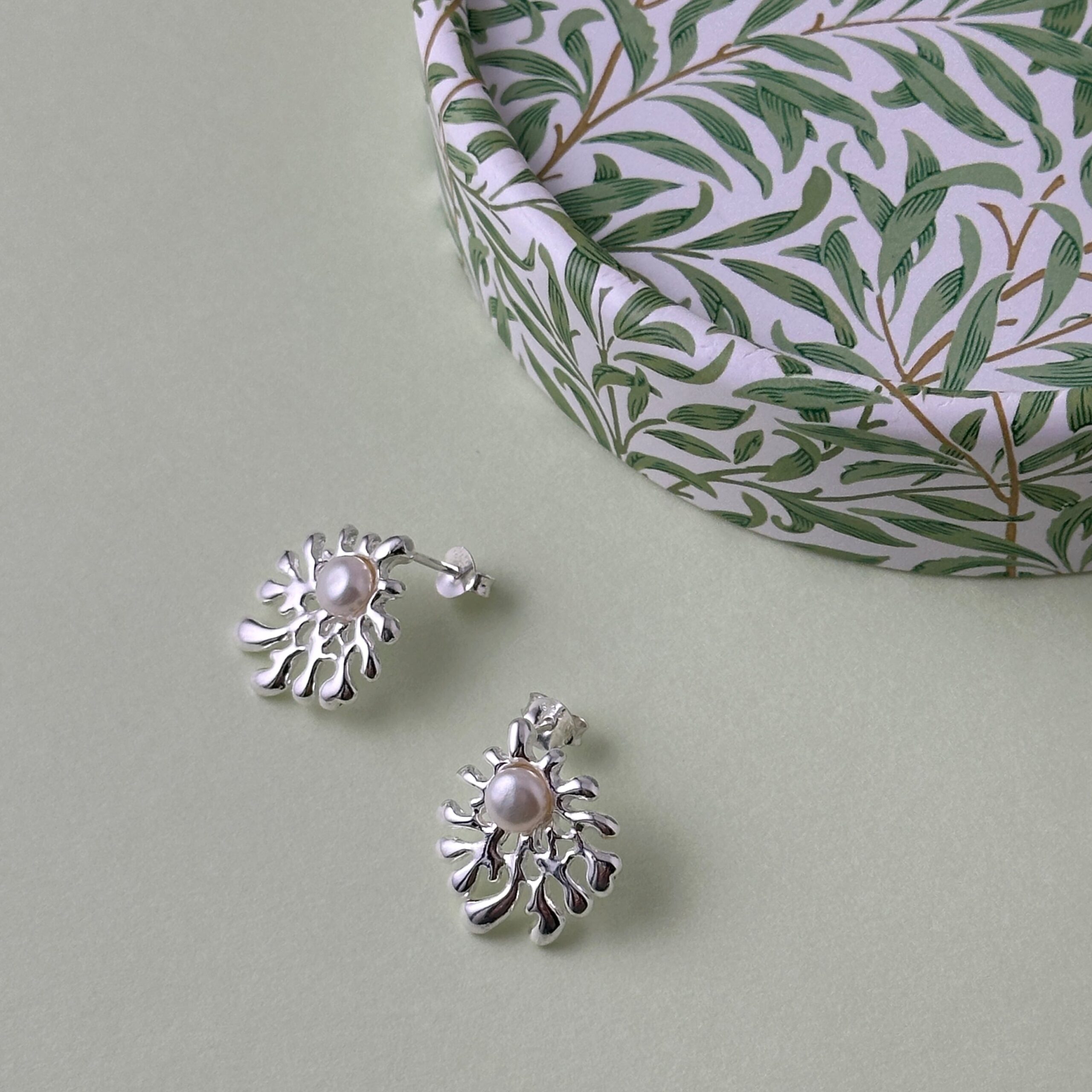 スプラッシュ 珊瑚 パールピアス リトルラグーン鎌倉