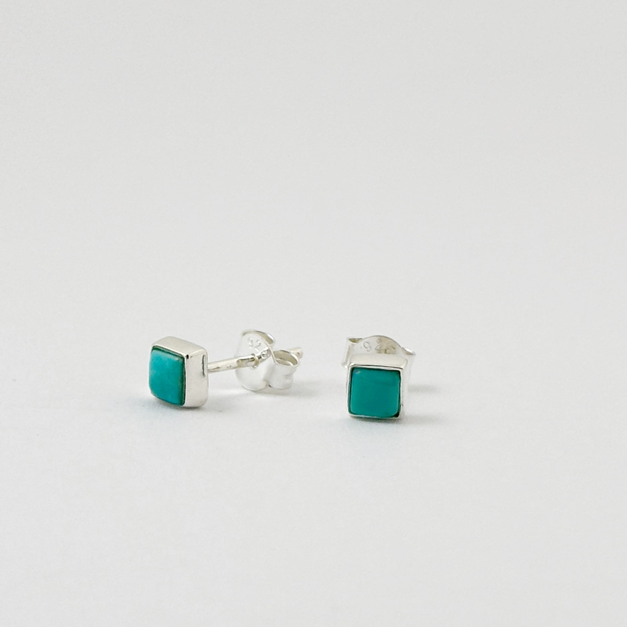 ターコイズ スクエア スタッド ピアス　リトルラグーン鎌倉