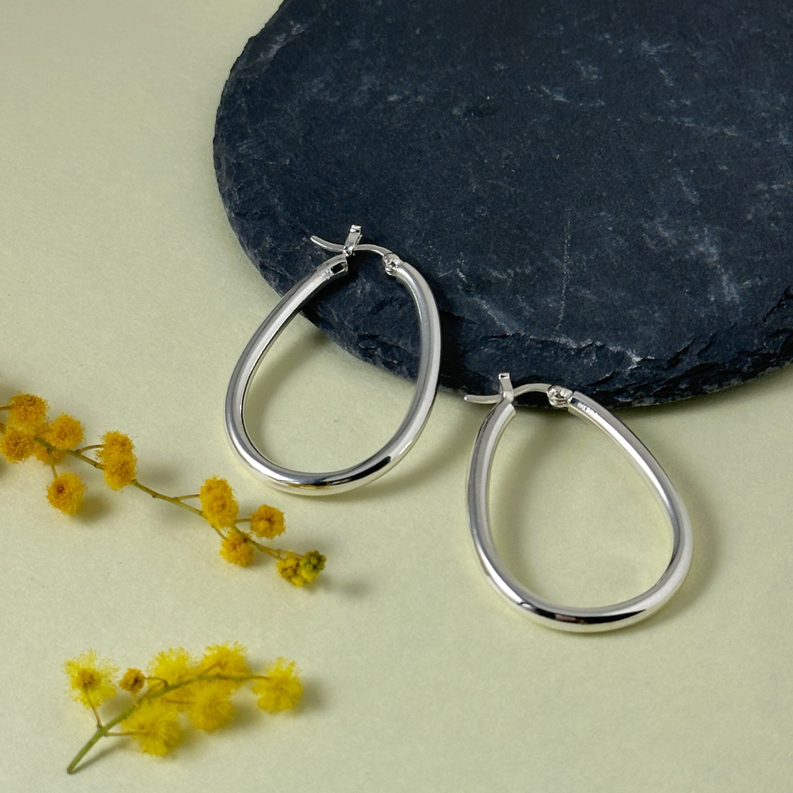 チューブ オーバル フープ ピアス リトルラグーン鎌倉