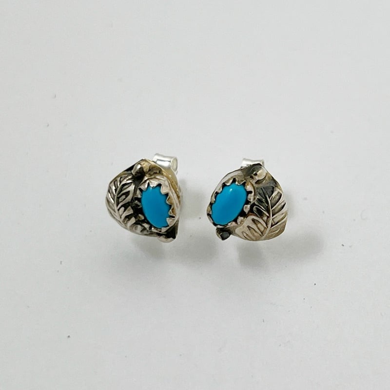 《Indian Jewelry》リーフ と ターコイズ / オニキス / ラピスラズリ スタッドピアス　リトルラグーン鎌倉